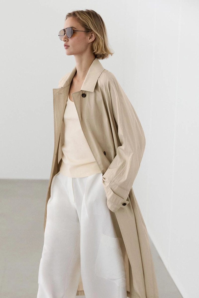 Плащ длинный обтекаемый