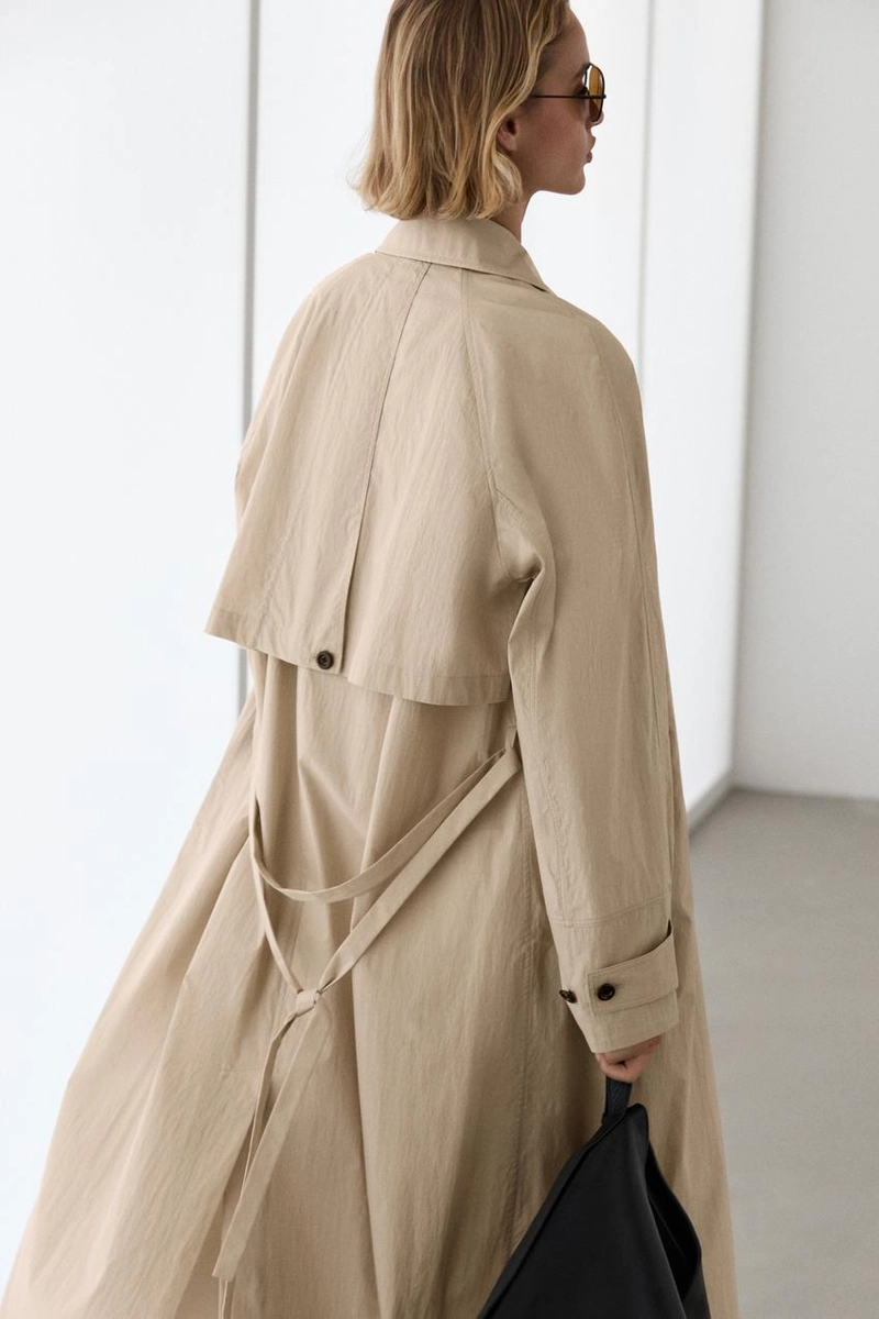 Плащ длинный обтекаемый