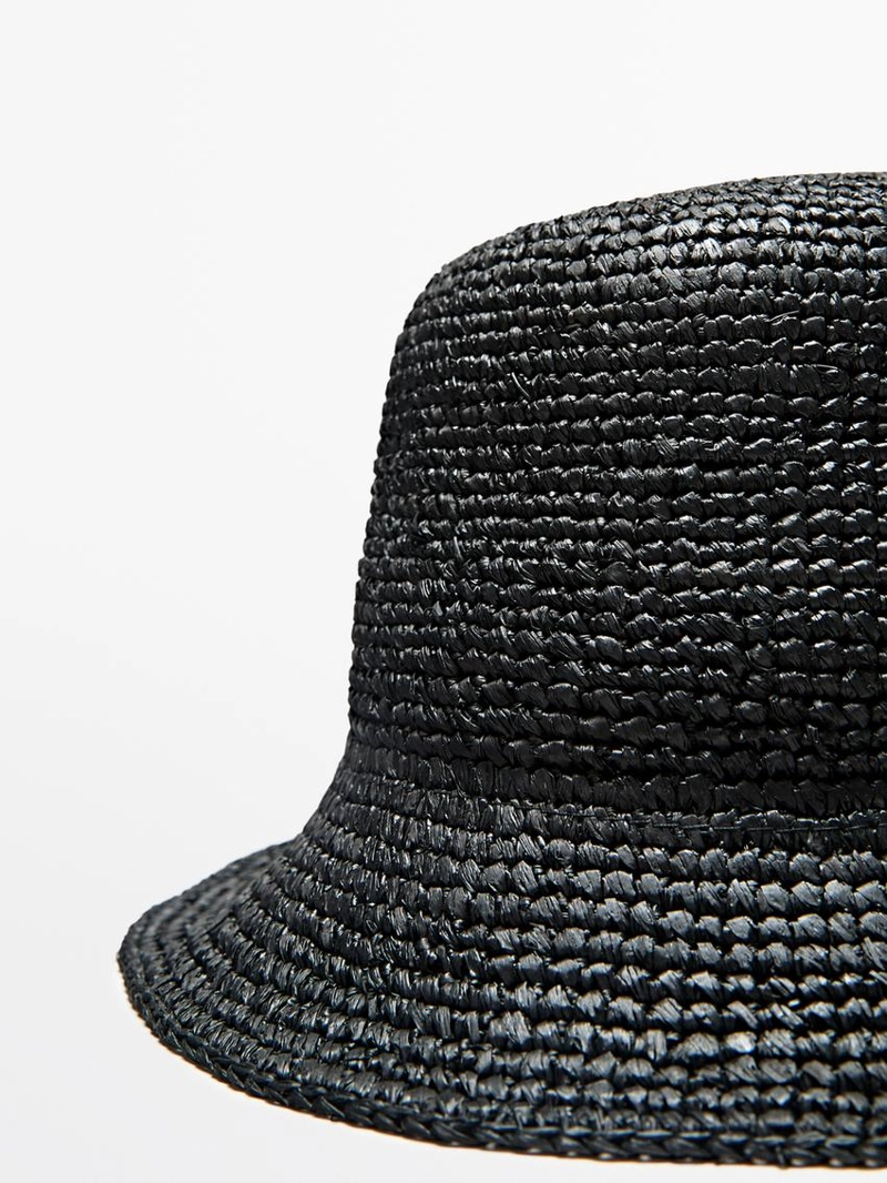 Соломенная шляпа с воронкой