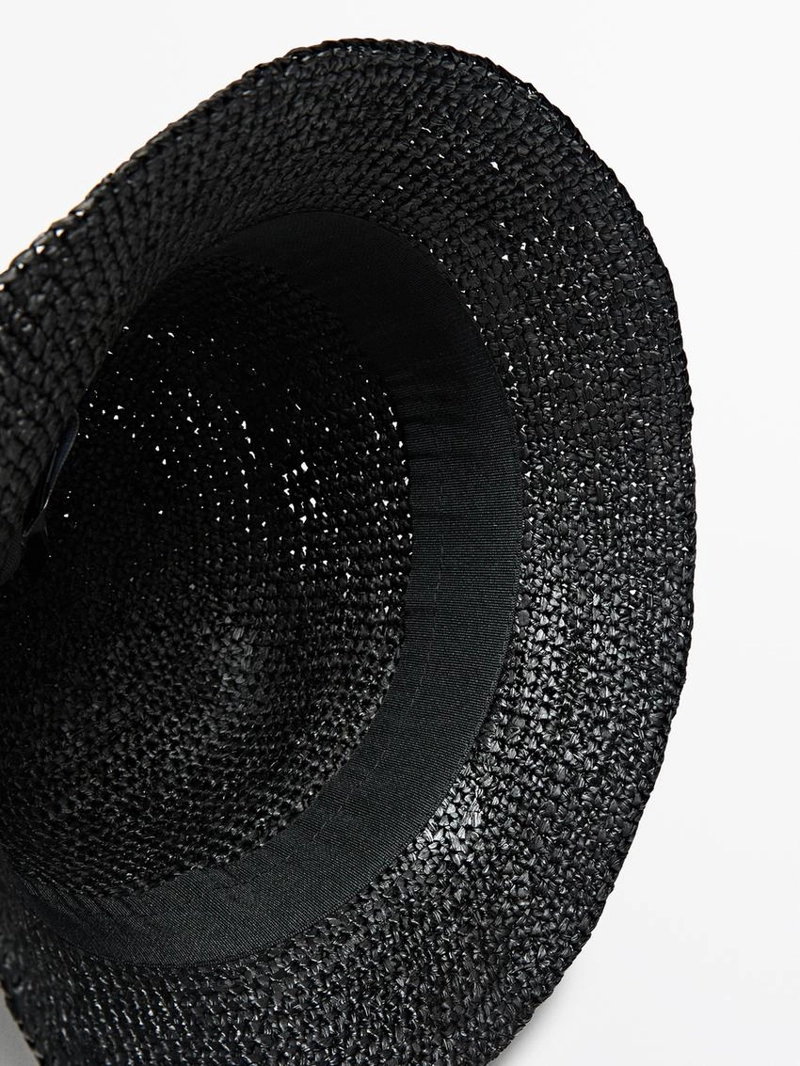 Соломенная шляпа с воронкой