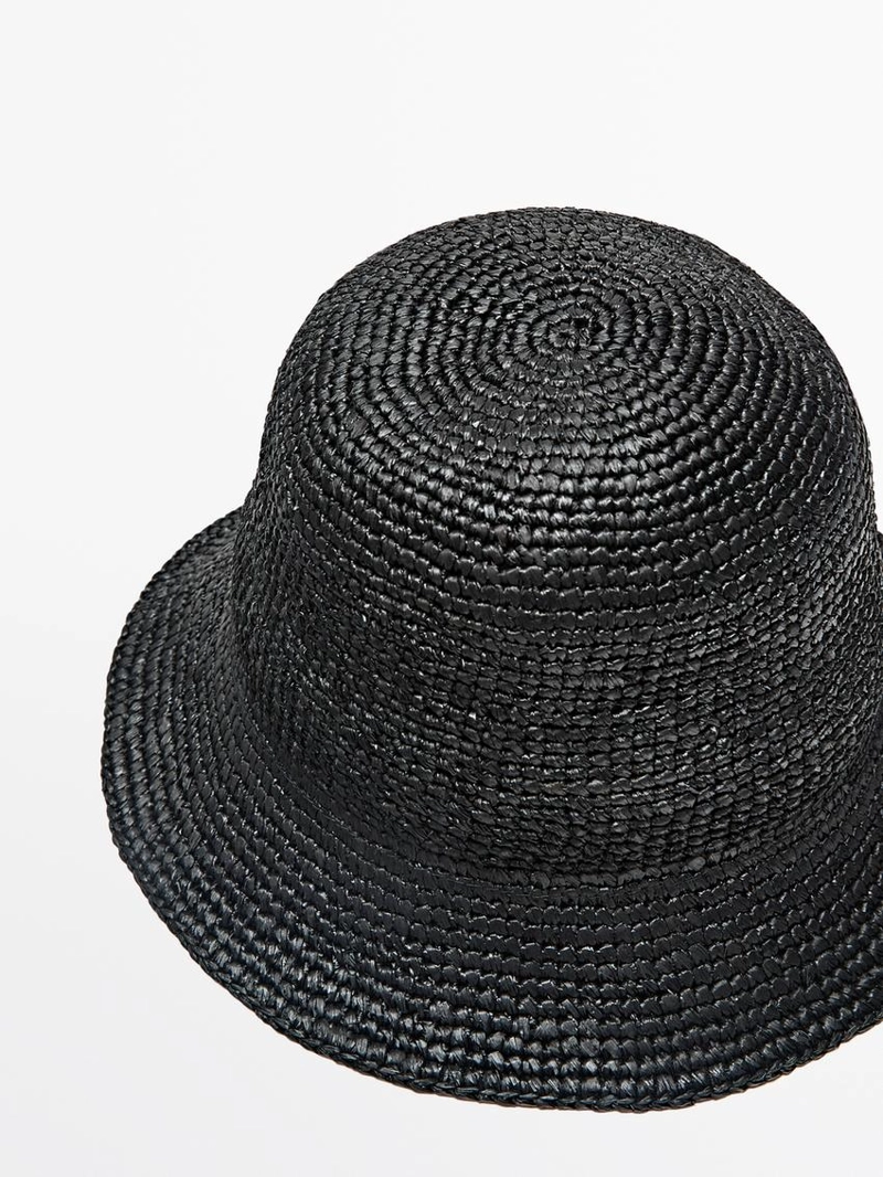 Соломенная шляпа с воронкой