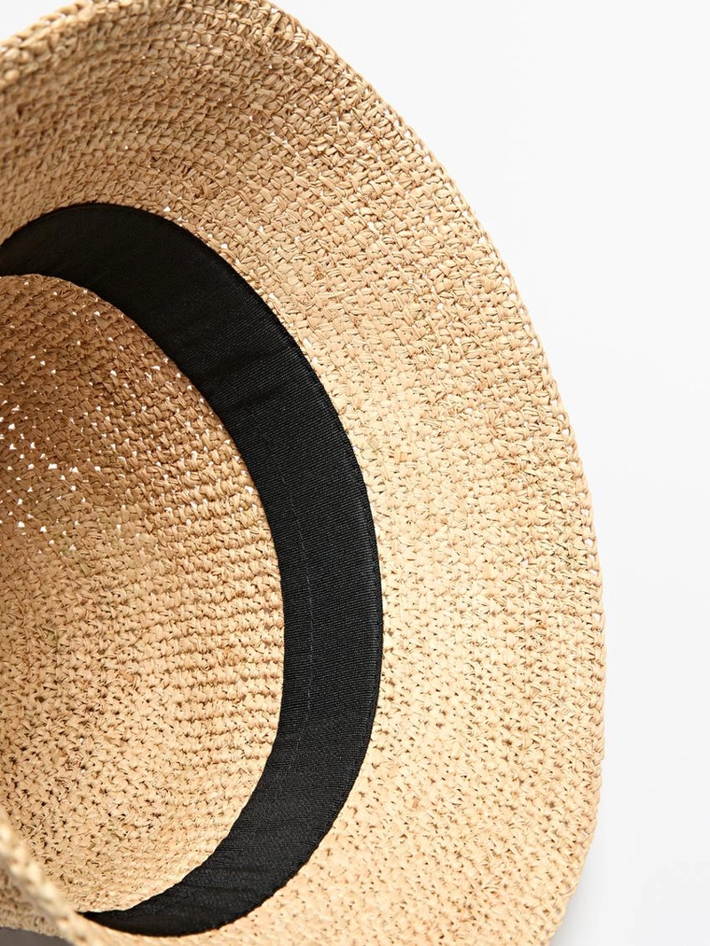 Соломенная шляпа в стиле бакет из рафии