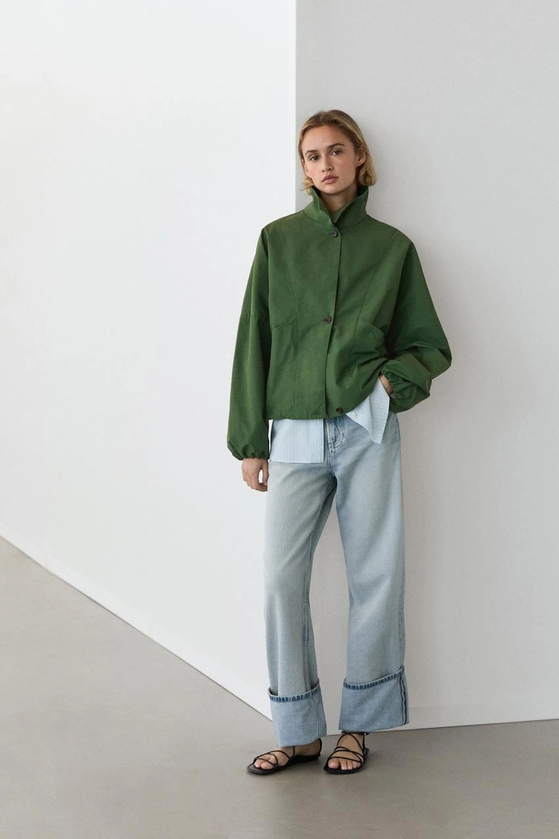 Бомбер с курткой с объемными рукавами