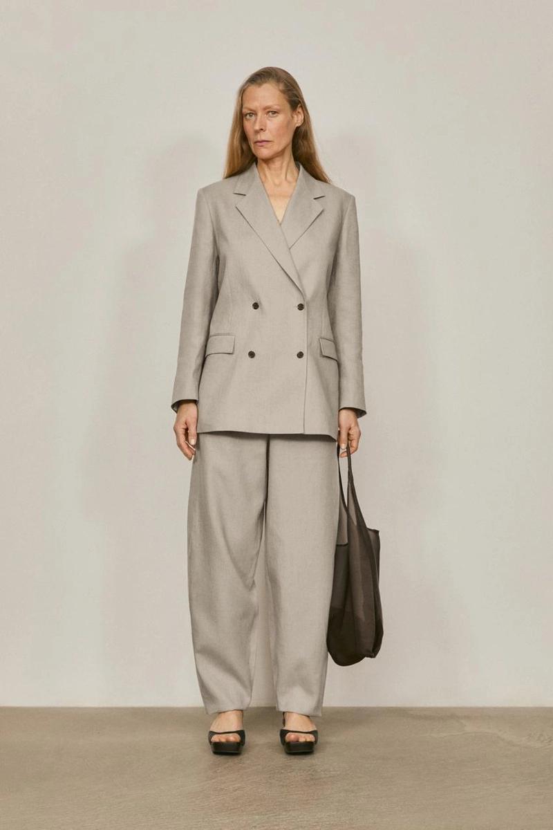 Пиджак из 100% льна на две пуговицы - лимитированная коллекция