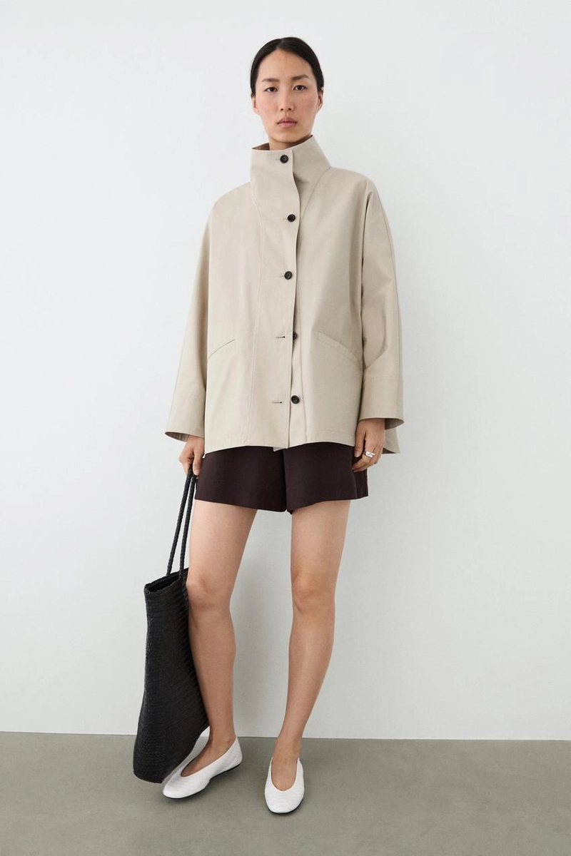 Пальто с высоким воротником