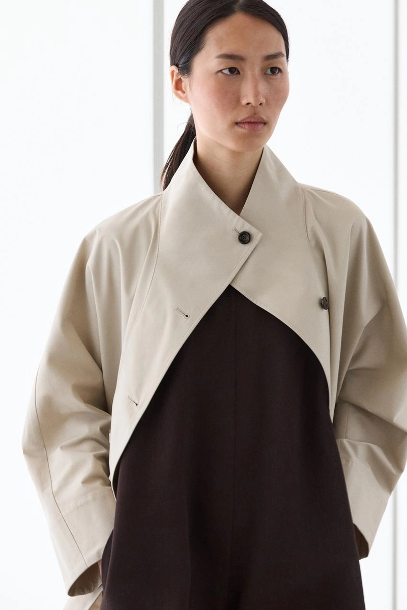 Пальто с высоким воротником