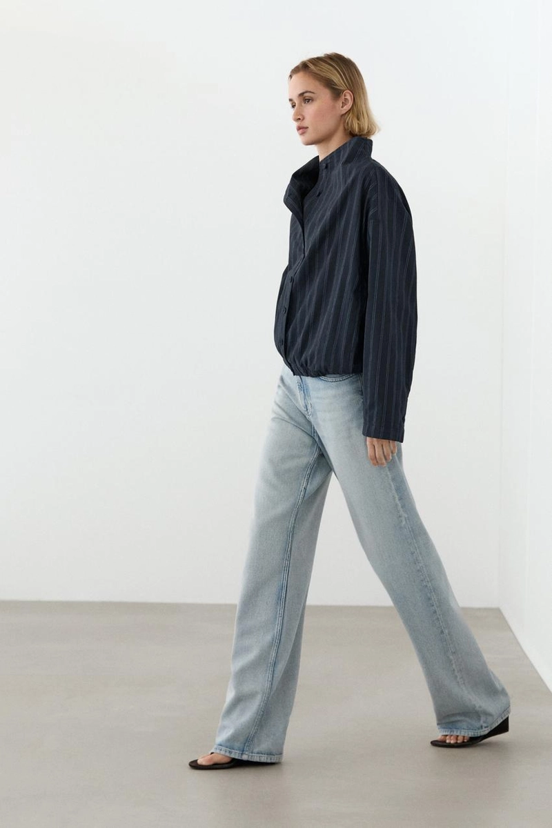 Куртка-бомбер с высоким воротником в полоску