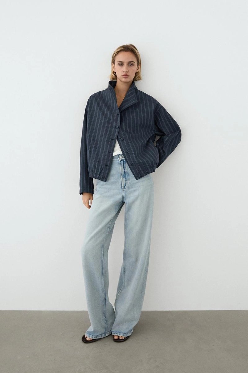 Куртка-бомбер с высоким воротником в полоску