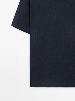 Поло-свитер из хлопково-леночной смеси с v-образным вырезом- Заказать в России