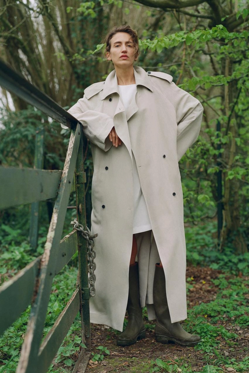 Плащ оверсайз из льняной смеси - лимитированная коллекция