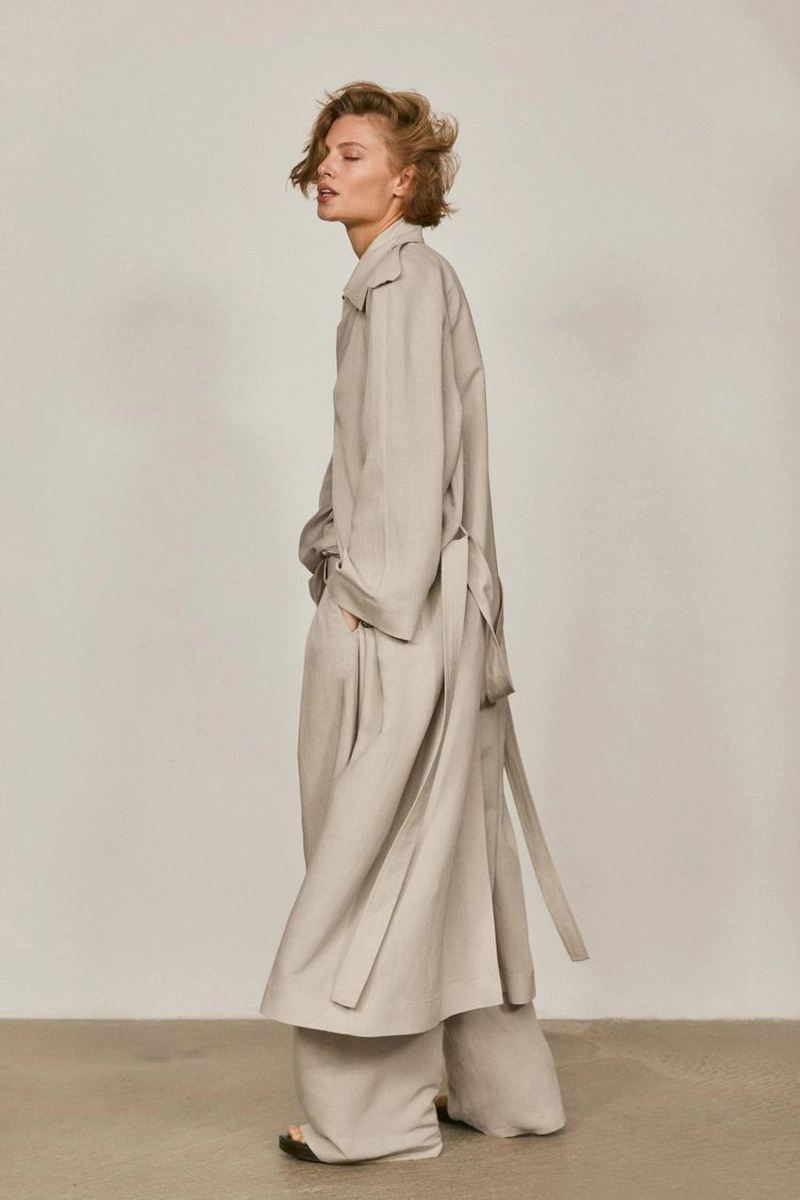 Плащ оверсайз из льняной смеси - лимитированная коллекция