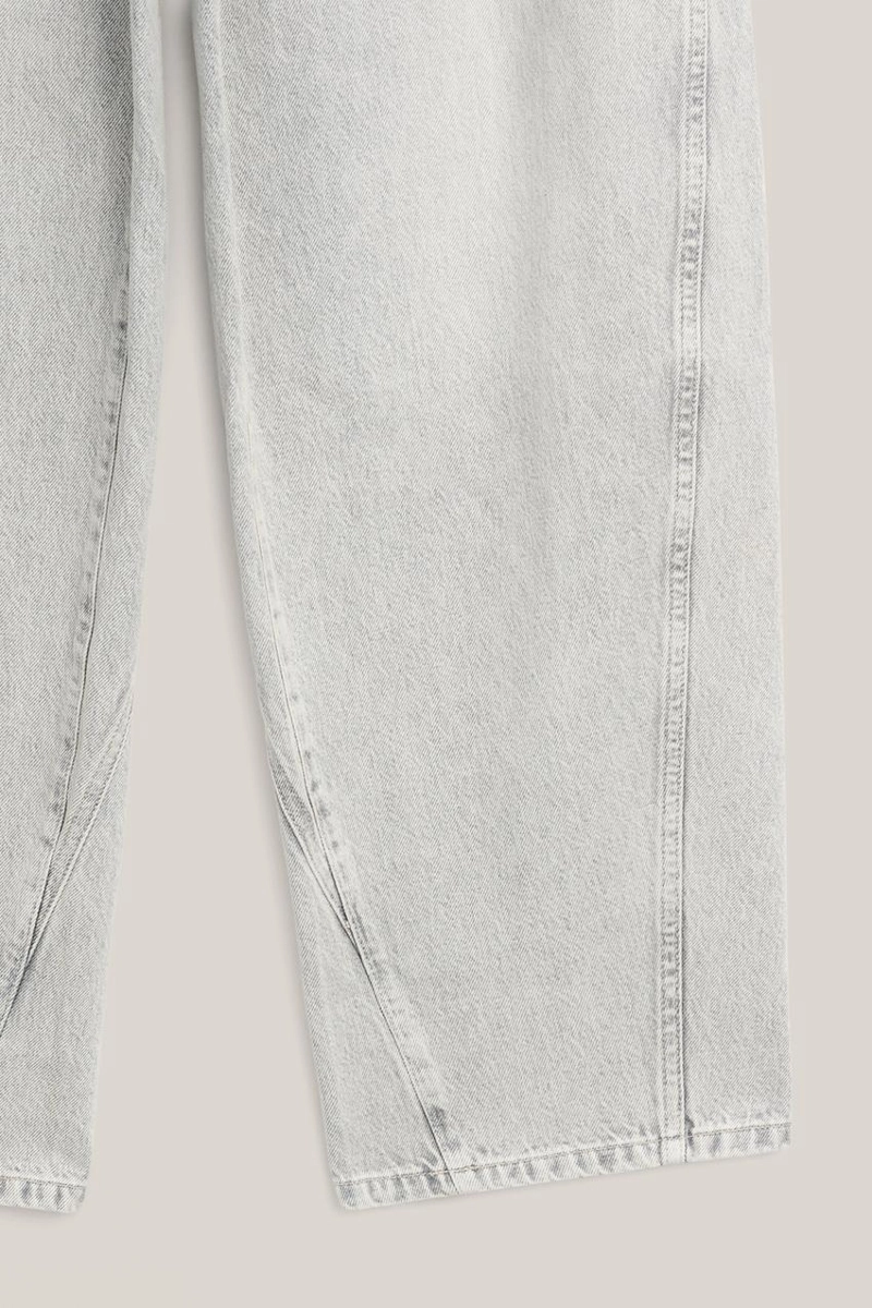 Джинсы с посадкой бочонок и деталью на талии - limited edition