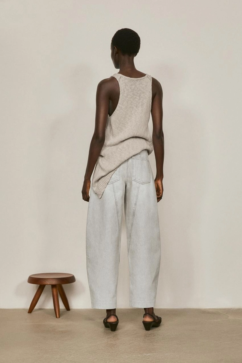 Джинсы с посадкой бочонок и деталью на талии - limited edition