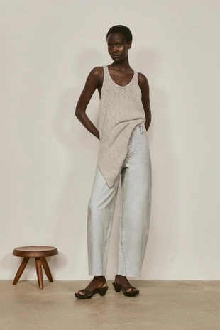 Джинсы с посадкой бочонок и деталью на талии - limited edition- Заказать в России