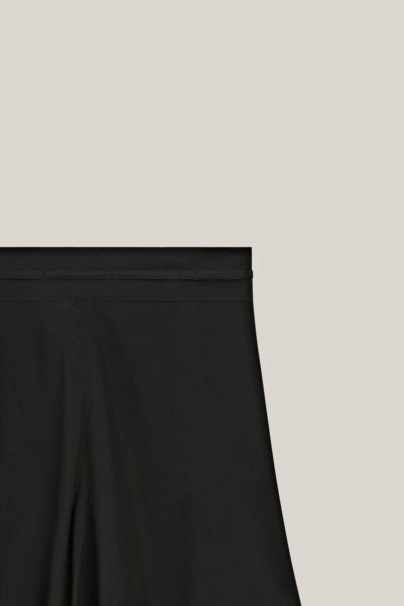 Юбка-шорты с разрезом на боку - лимитированная коллекция