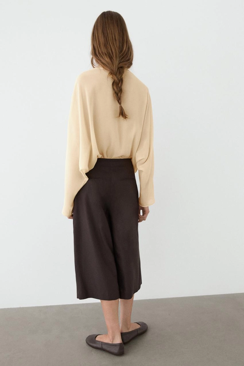 Длинные бермуды с полосатым деталем