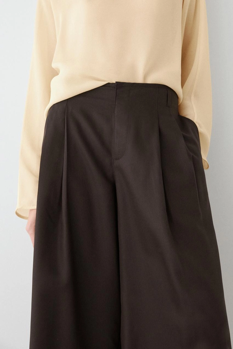 Длинные бермуды с полосатым деталем