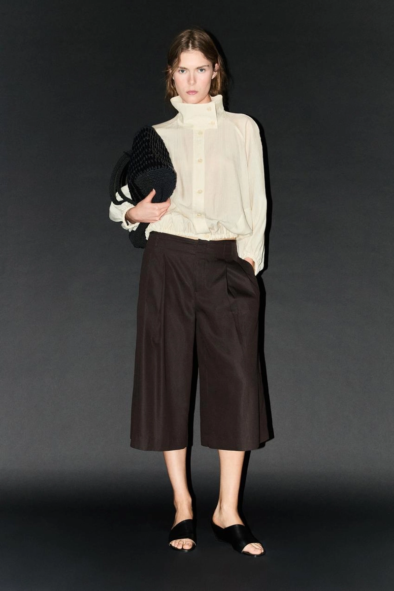 Длинные бермуды с полосатым деталем