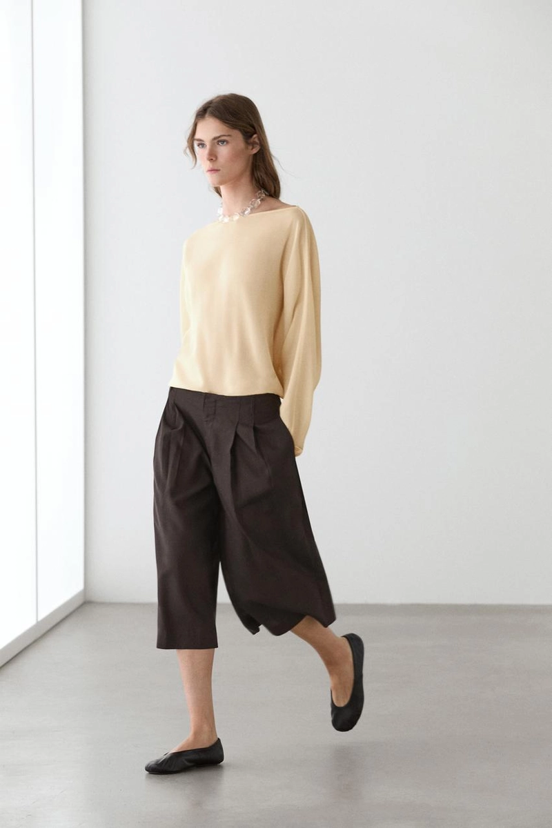 Длинные бермуды с полосатым деталем