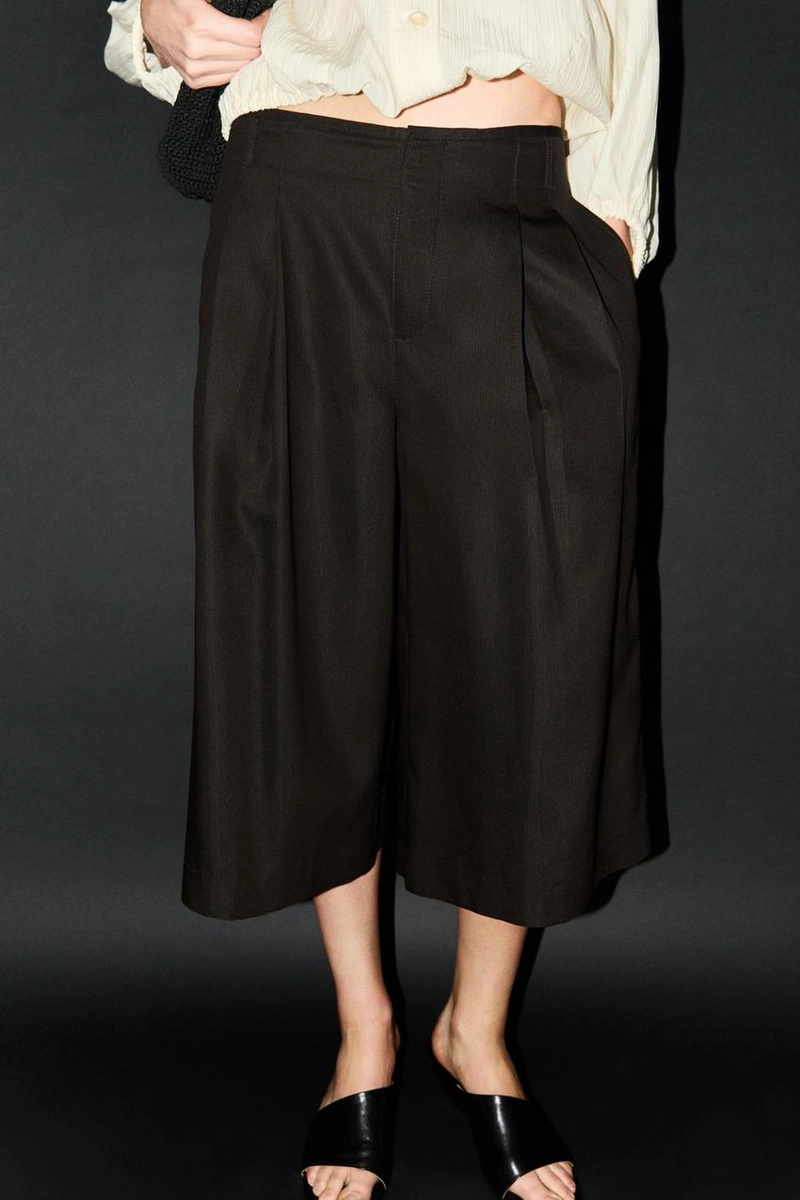 Длинные бермуды с полосатым деталем