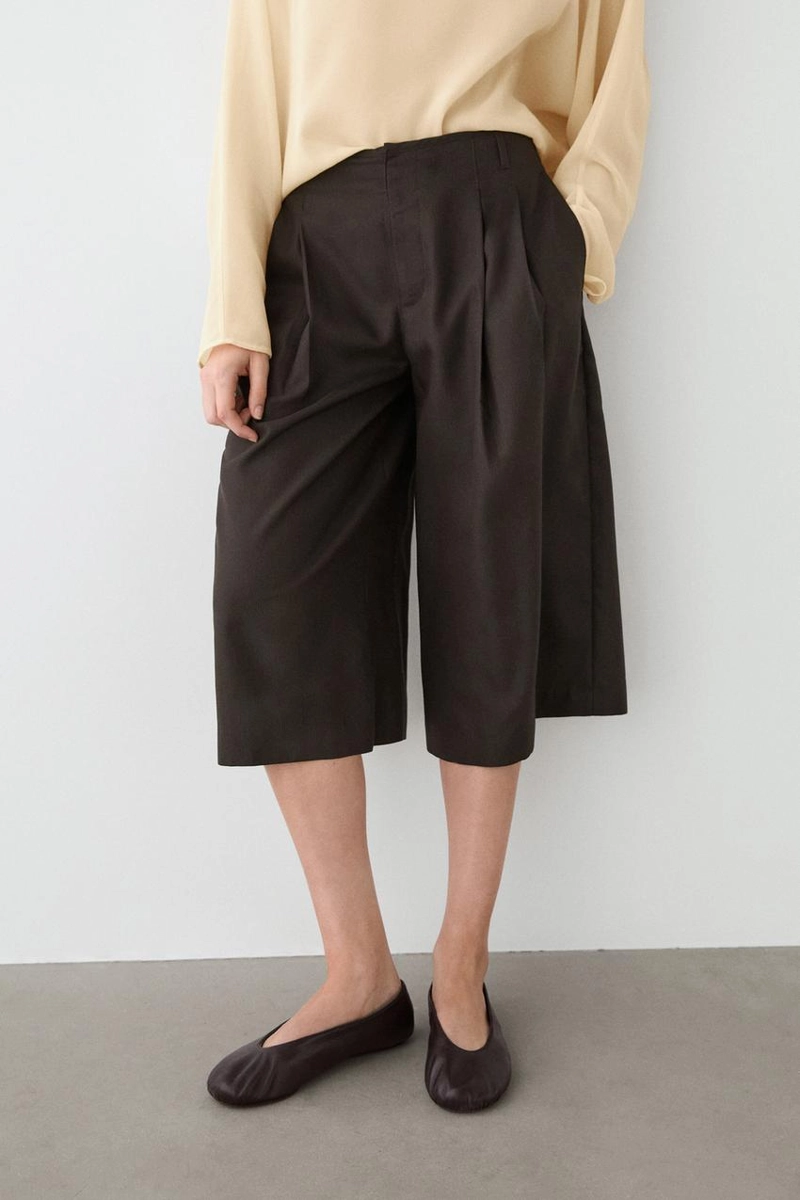 Длинные бермуды с полосатым деталем