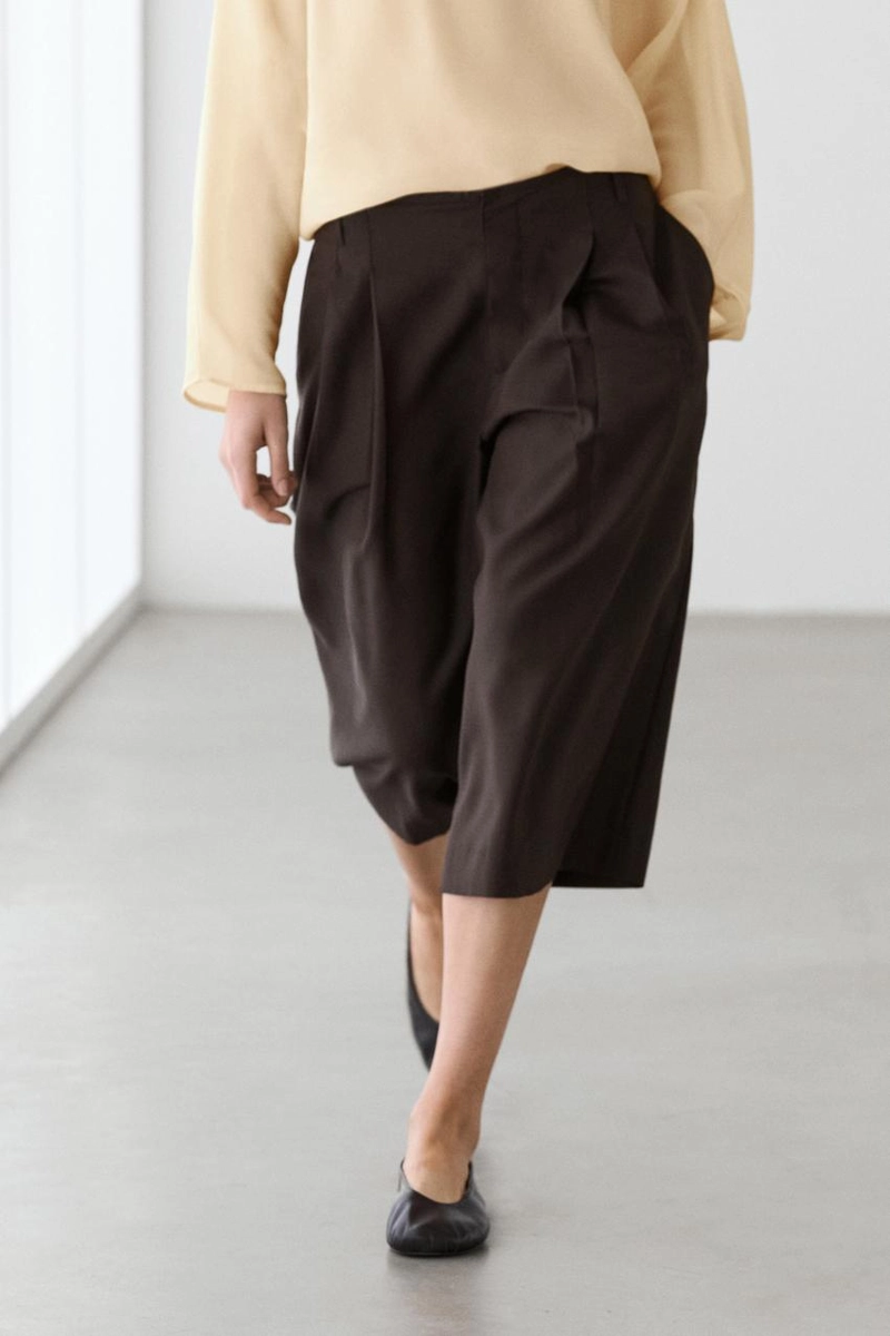 Длинные бермуды с полосатым деталем