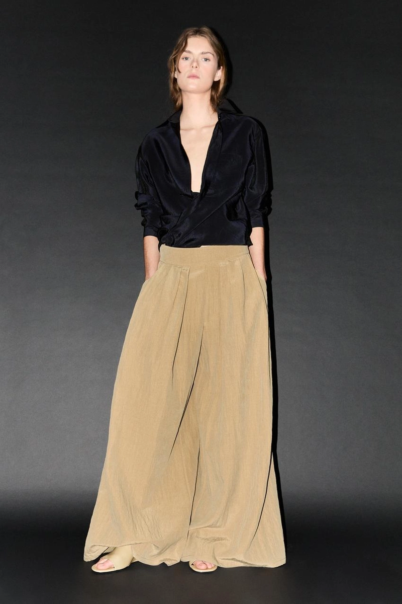 Брюки палаццо с накладными складками