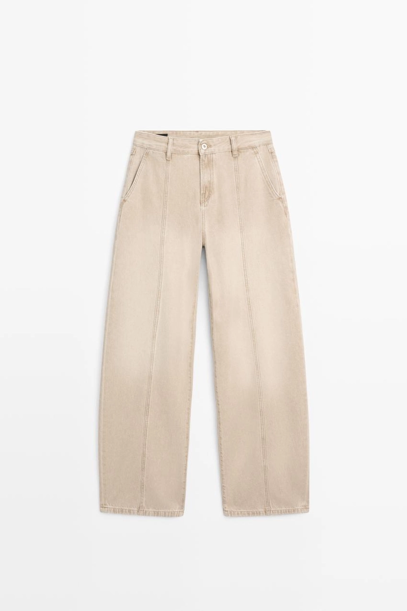 Джинсы свободного кроя с завышенной посадкой и широкими штанинами