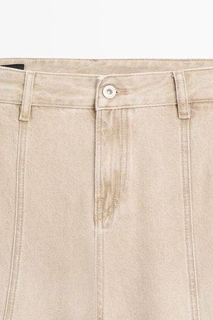 Джинсы свободного кроя с завышенной посадкой и широкими штанинами- Заказать в России