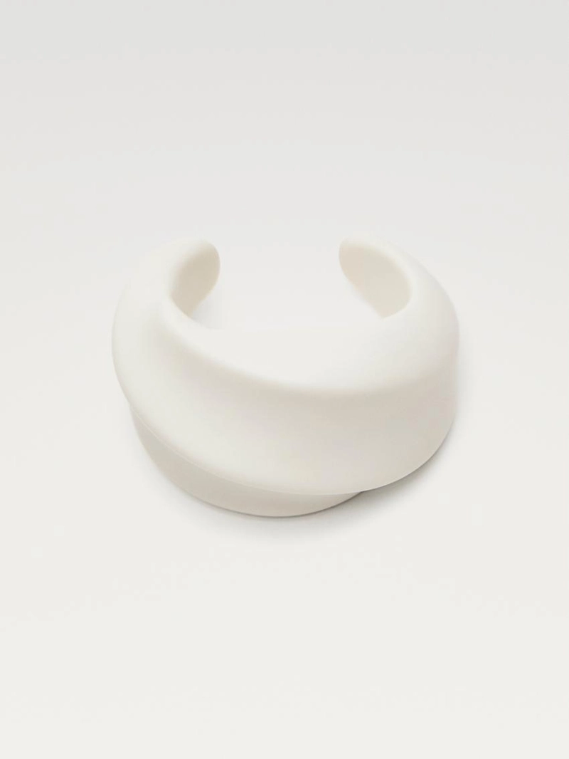 Широкий литой браслет