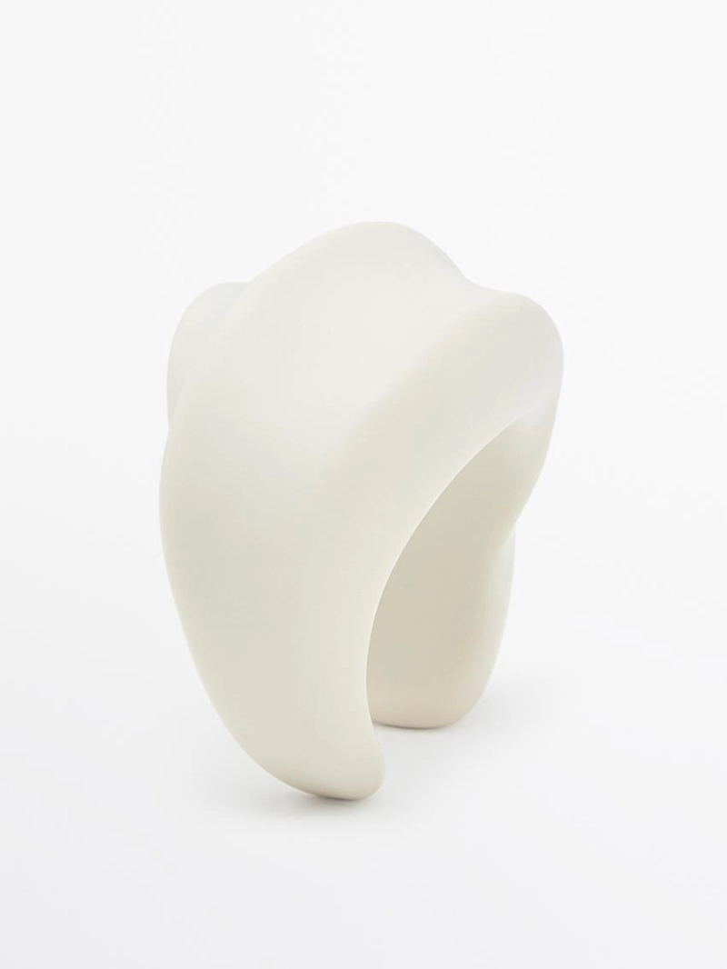 Широкий литой браслет