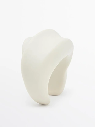 Широкий литой браслет- Заказать в России