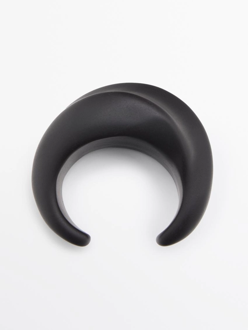 Широкий литьевой браслет