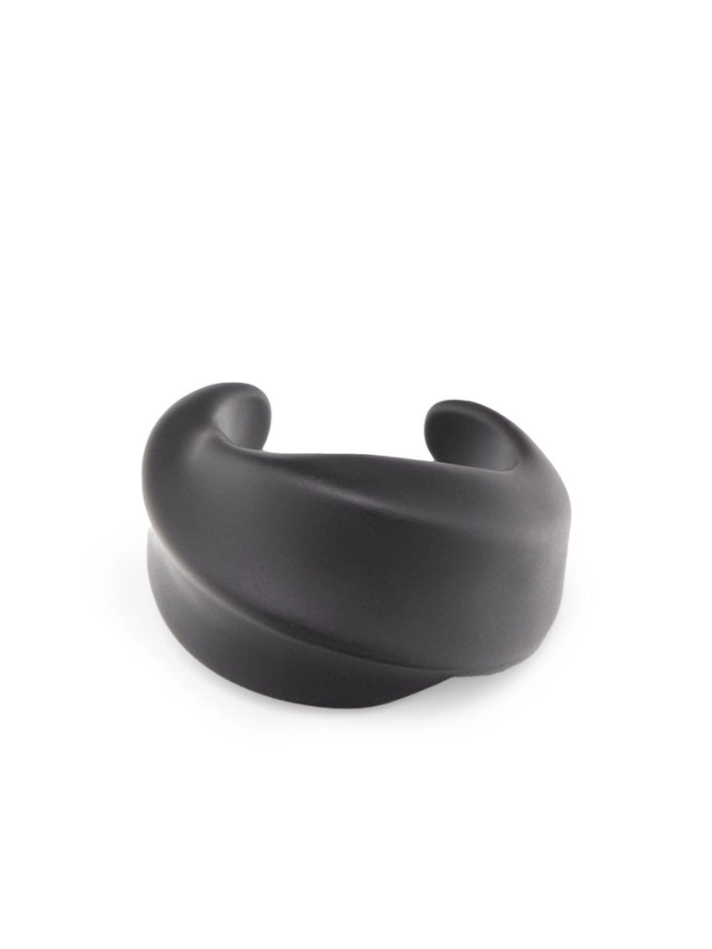 Широкий литьевой браслет