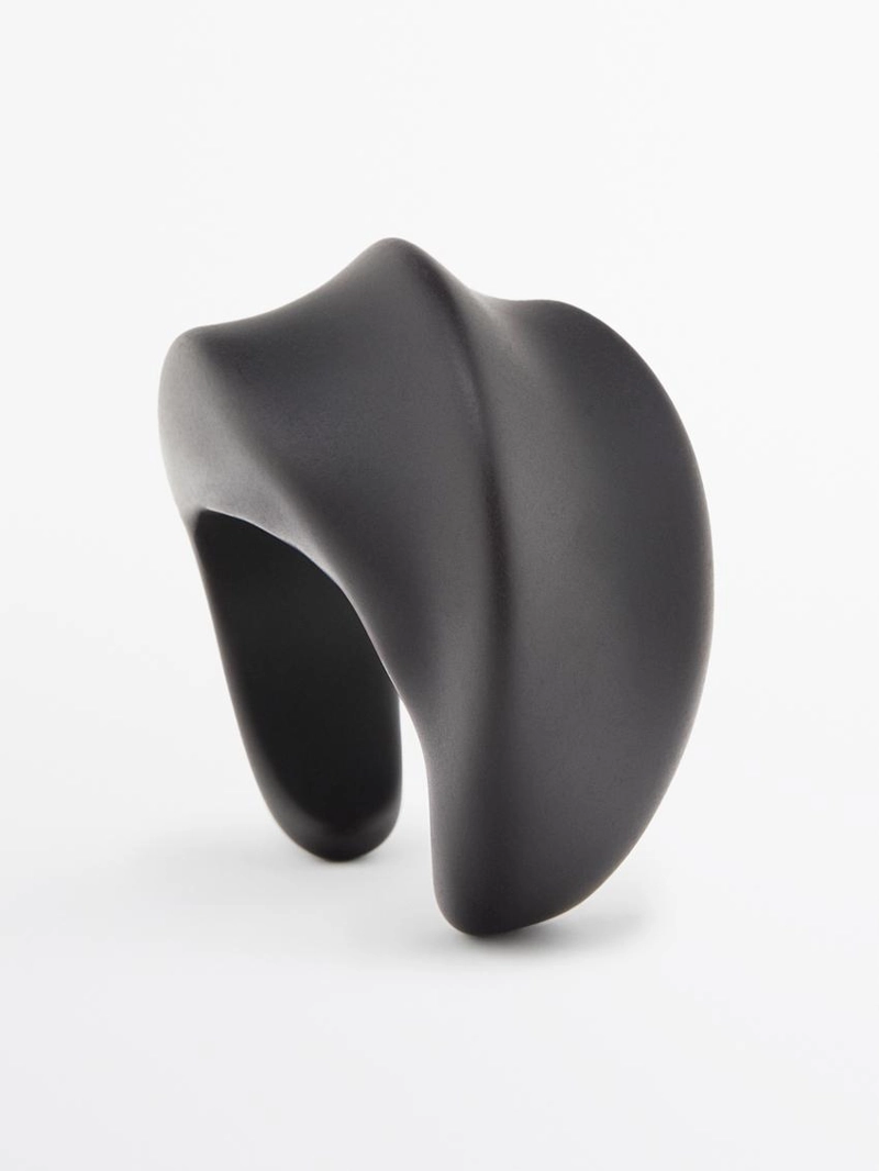 Широкий литьевой браслет