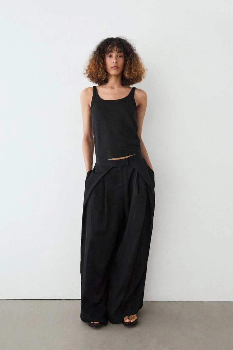 Брюки из атласа с защипами