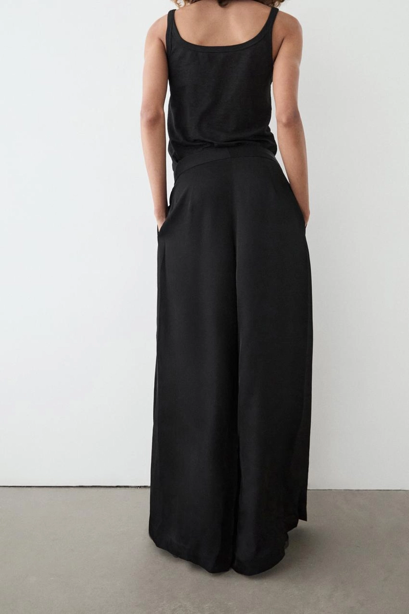 Брюки из атласа с защипами