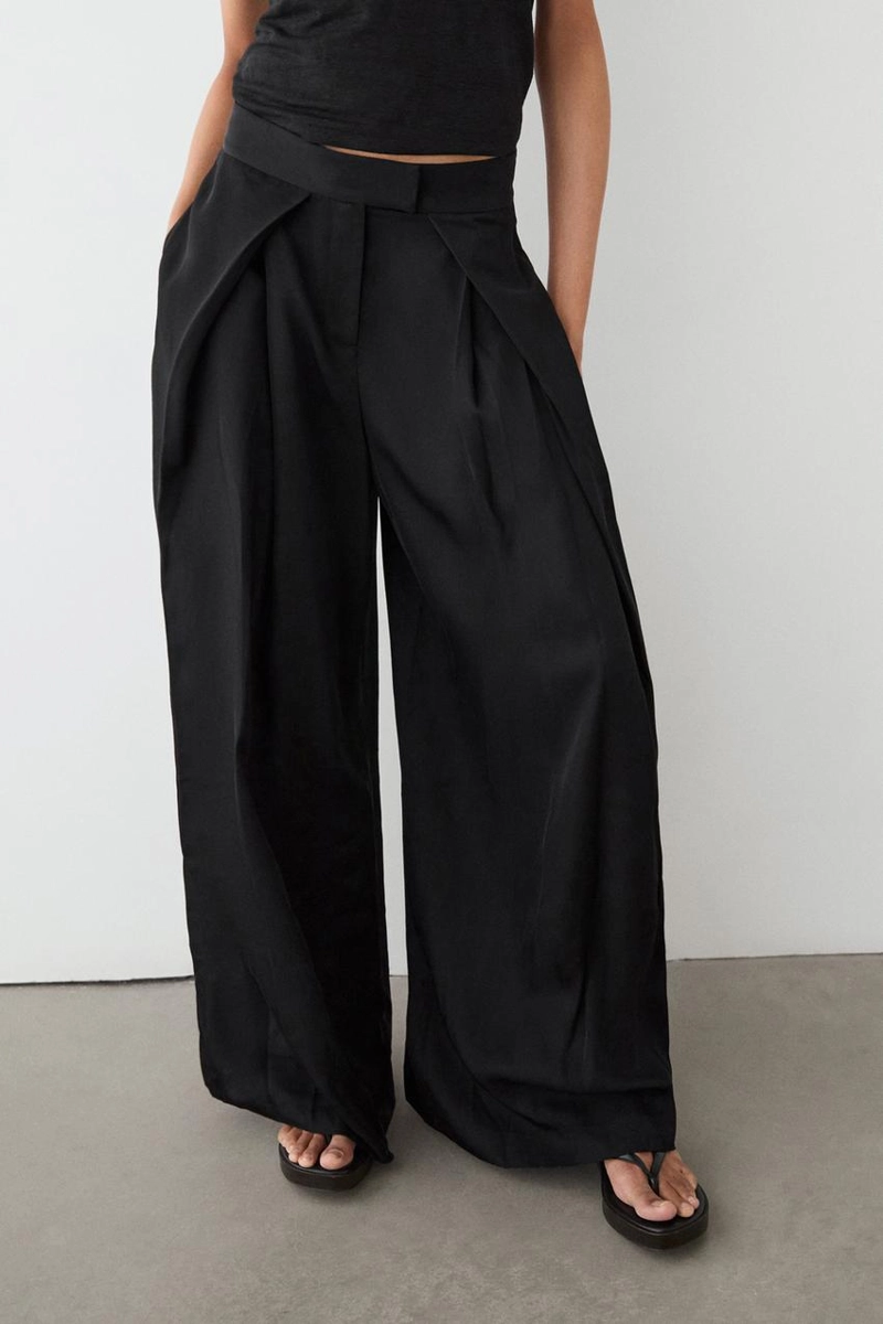 Брюки из атласа с защипами