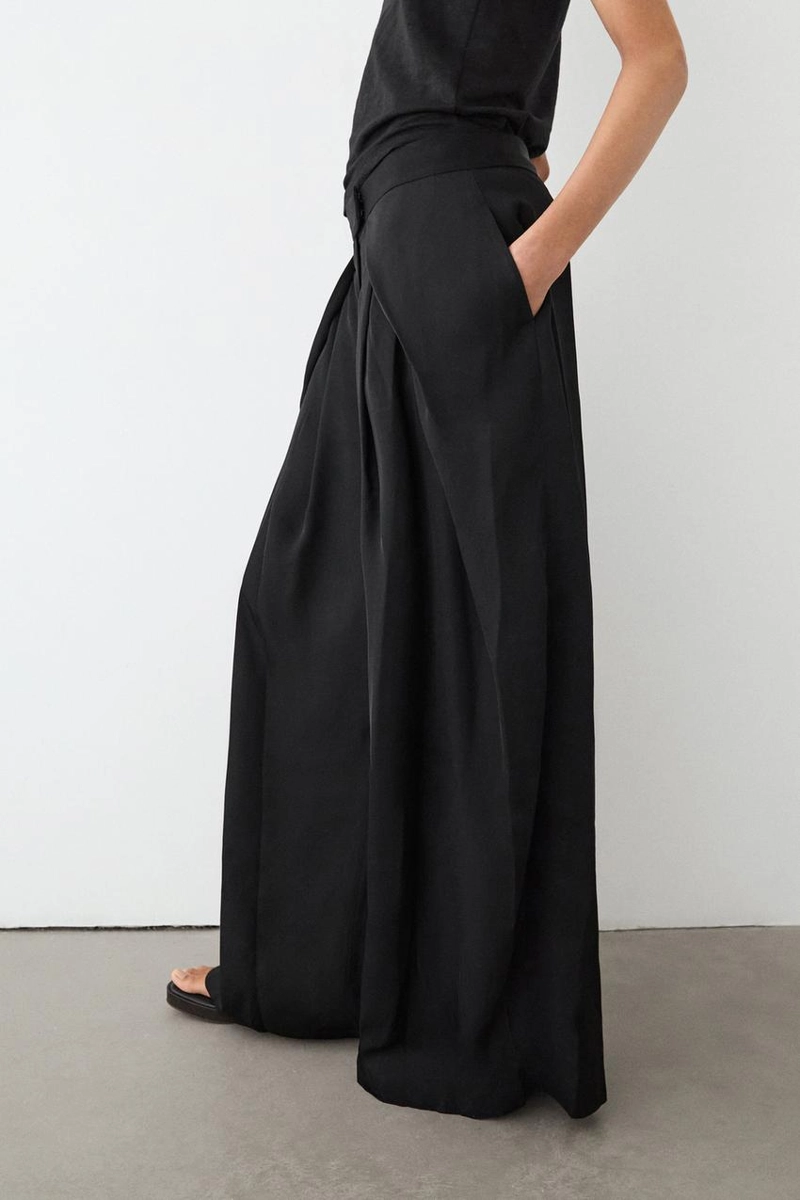 Брюки из атласа с защипами