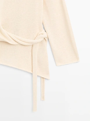 Свитер из льняной смеси с асимметричным вырезом и завязкой- Заказать в России