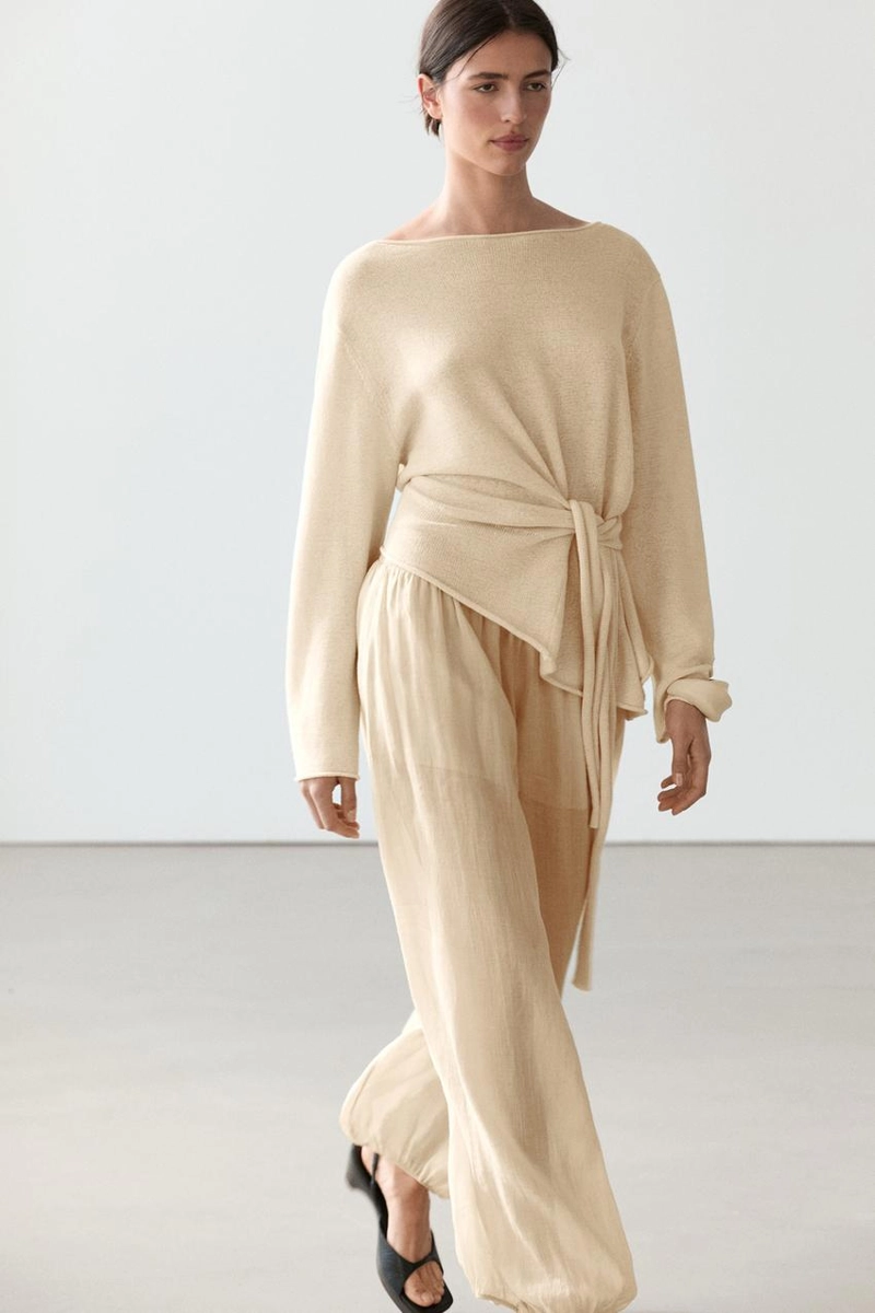 Свитер из льняной смеси с асимметричным вырезом и завязкой