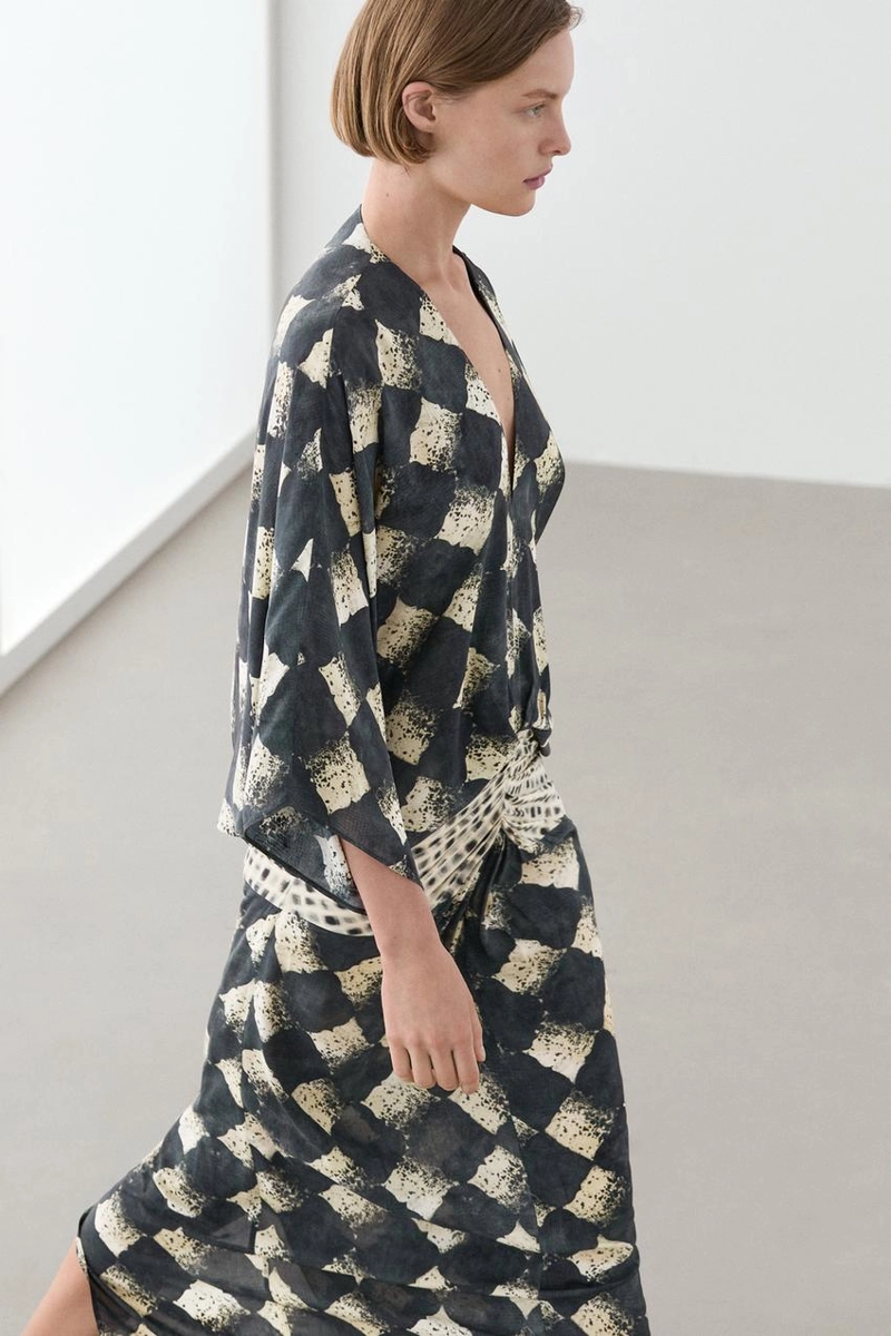 Платье с поясом на запах