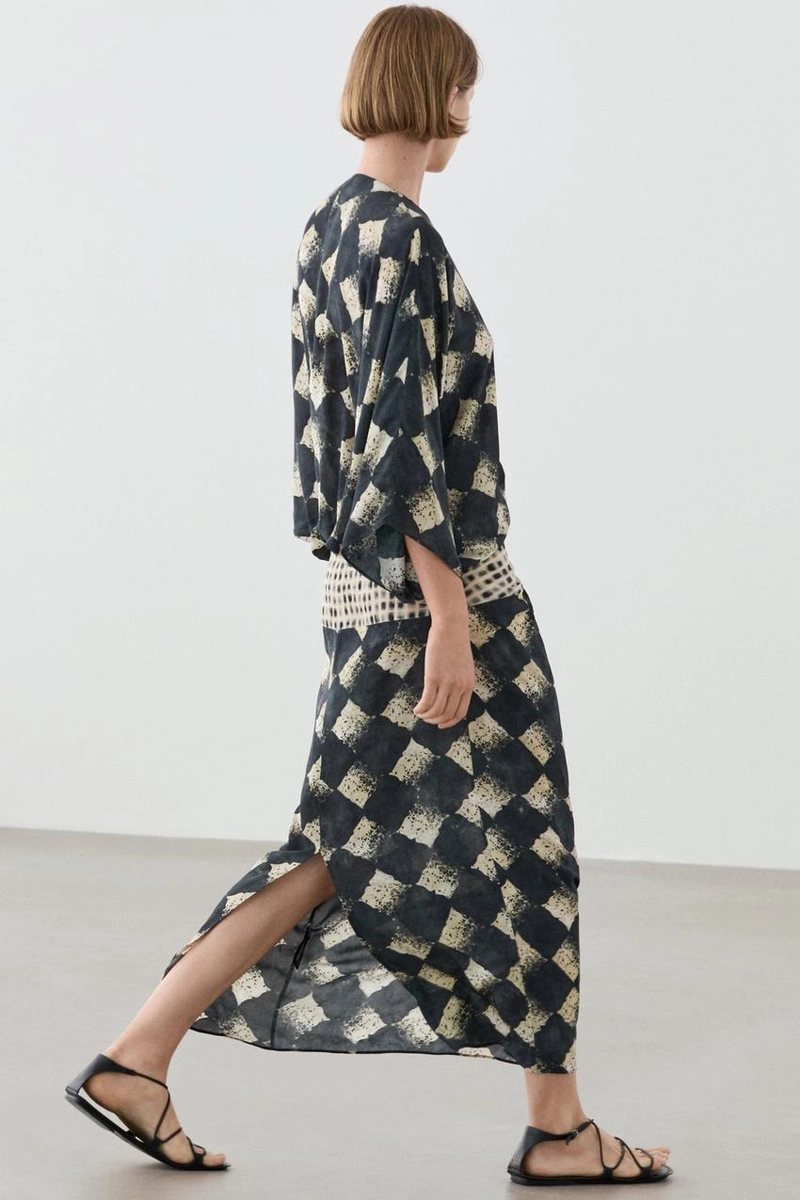 Платье с поясом на запах