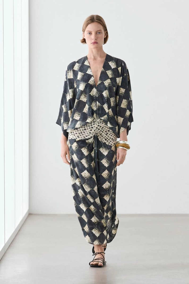 Платье с поясом на запах