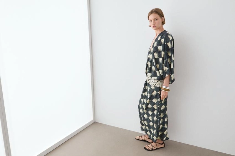 Платье с поясом на запах