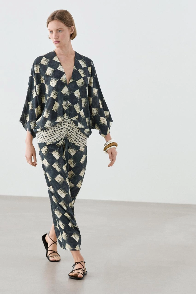 Платье с поясом на запах