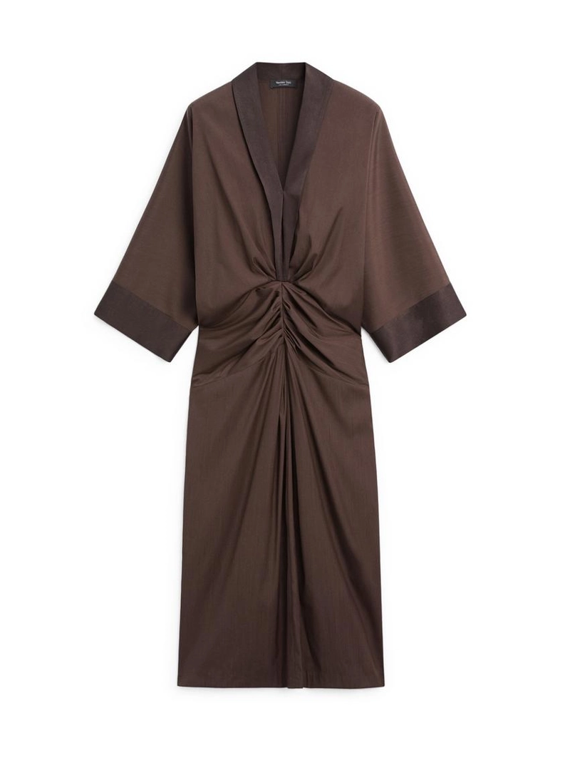 Платье с длинным рукавом и складками