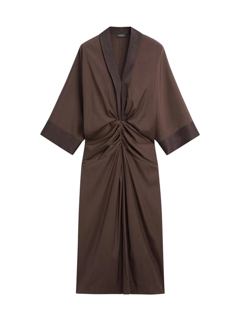 Платье с длинным рукавом и складками