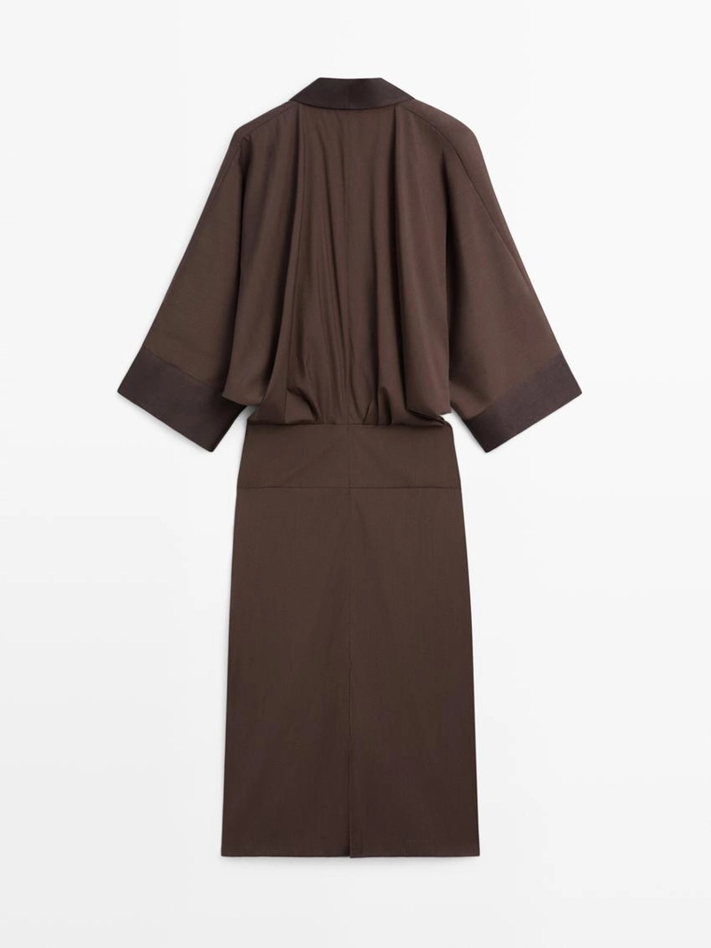 Платье с длинным рукавом и складками