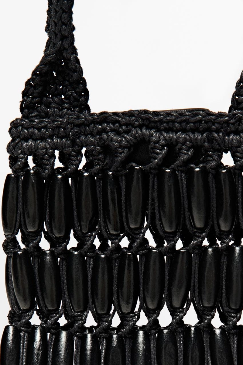 Женская сумка через плечо с деревянными деталями